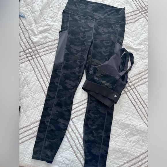 Fabletics set - Picture 2 of 2